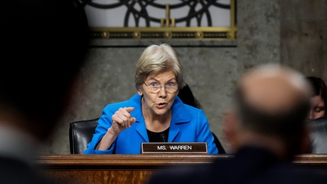 Elizabeth Warren Calls for Immediate Interest Rate Cuts as Job Growth Falls Off a Cliff