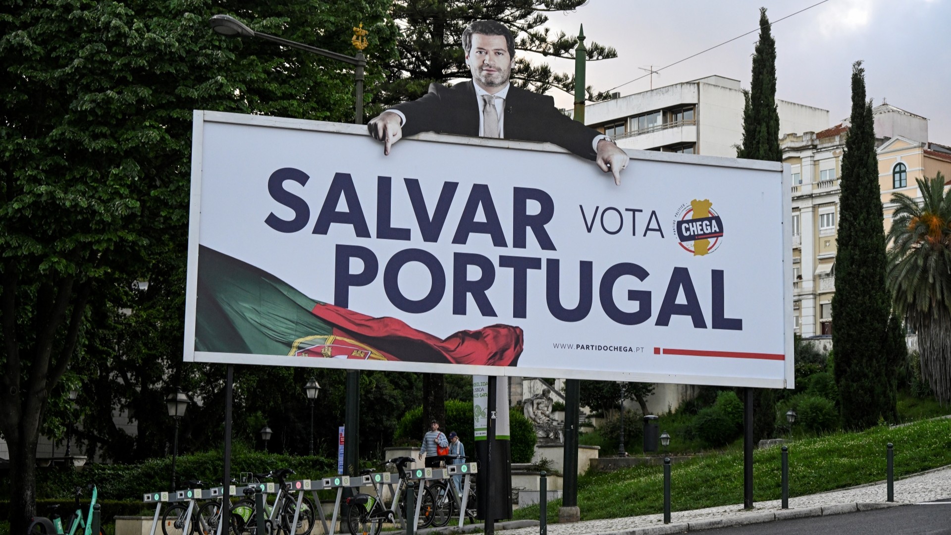The Portuguese Government Mass-Deports Its Way Out the Door