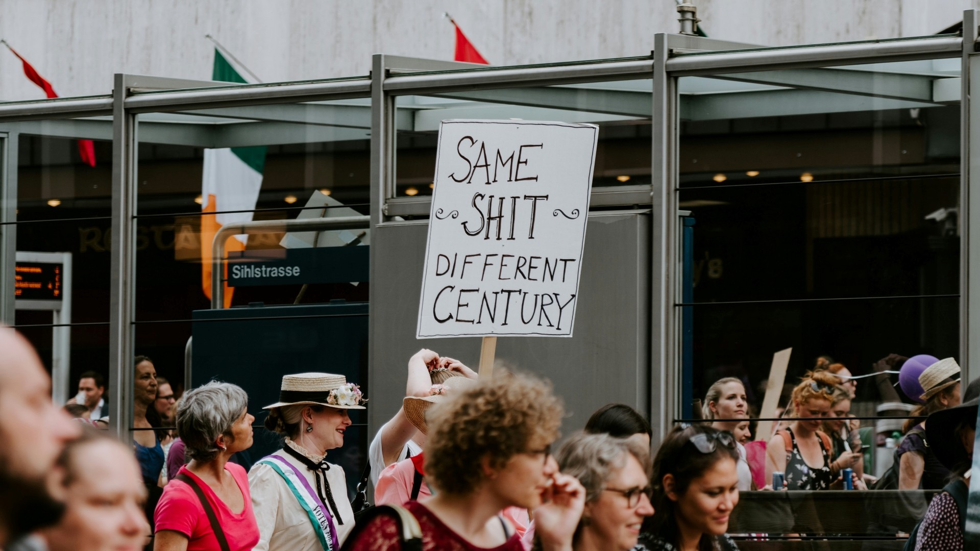 Is It the Economy, Stupid, or Is It the Vibes?