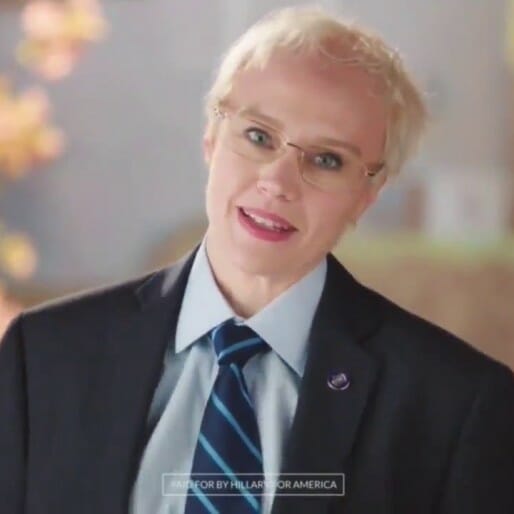 Hillary Clinton Gets a New Campaign Ad From SNL