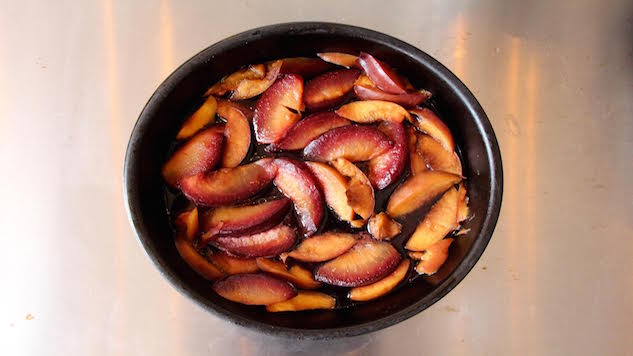 How to Solar Caramelize Perfect Rooftop Peaches and Plums