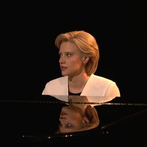 Kate McKinnon Pays Tribute to Leonard Cohen and Hillary Clinton's Campaign on SNL