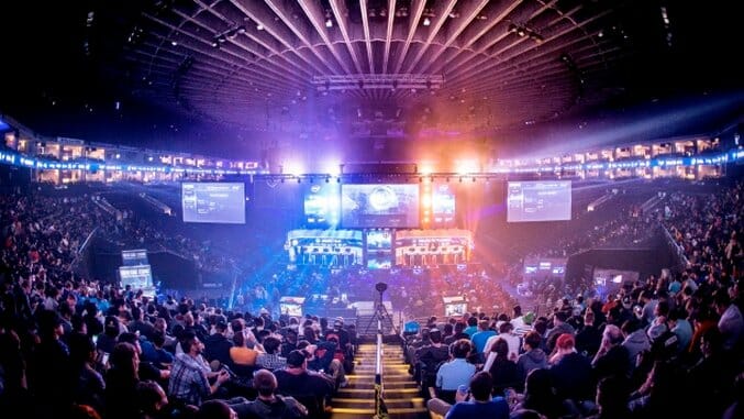 Virtual Reality and the Future of Sports: Watching E-Sports in VR