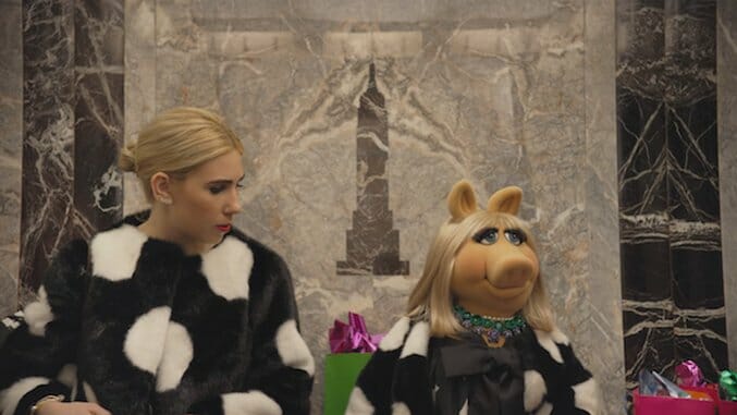 Zosia Mamet and Miss Piggy Have Beef in Kate Spade’s Latest #missadventure