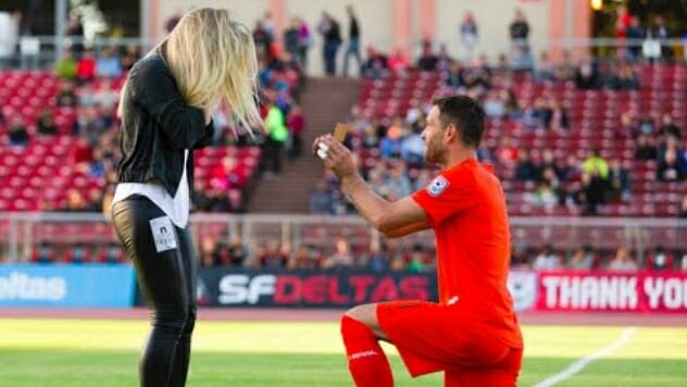 WATCH: A Goalkeeper Proposes To His Girlfriend Minutes Before Kickoff