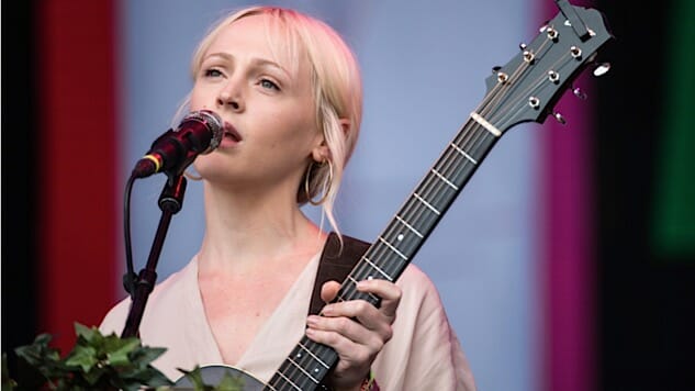 Listen to Laura Marling’s Bare and Beautiful Performance of “Sophia” From 2012