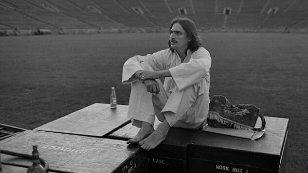 Listen to James Taylor Cover The Beatles in 1971