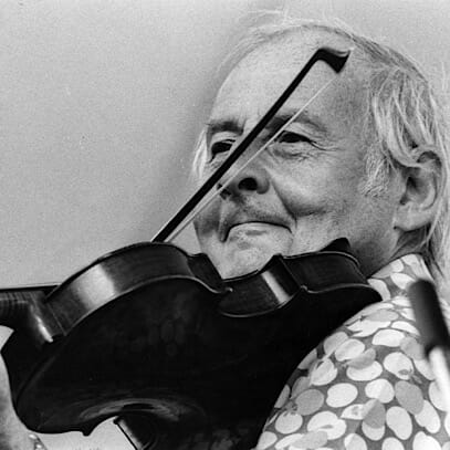 Listen to Fiddle Maestro Stéphane Grappelli Cover 
