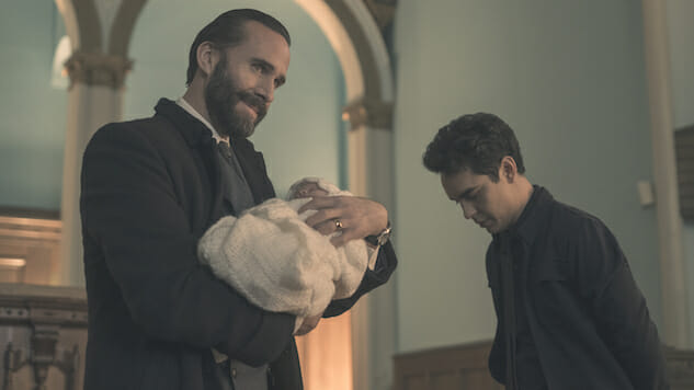 The Handmaid’s Tale Highlights Gilead’s Brittle, Pitiful Men in “Postpartum”