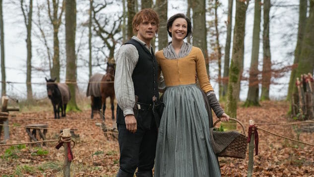 The Outlander Cast, EP Tease Season 5, Red Coats, Cats, and More