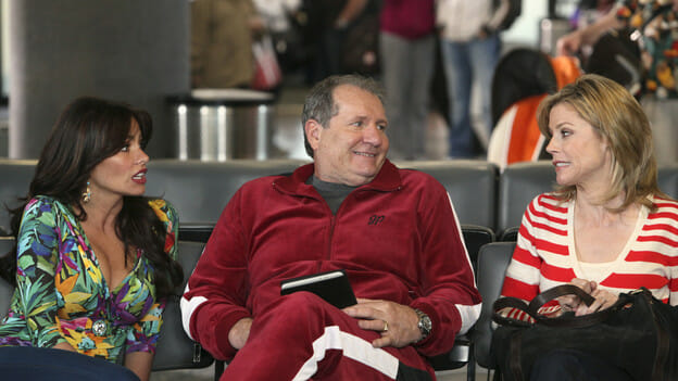 Modern Family: “Airport 2010” (1.22)