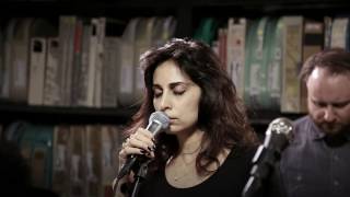 Yasmine Hamdan - Cafe