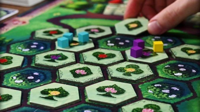 Don’t Lose Your Head Playing the Surprisingly Hard Board Game Paint the Roses