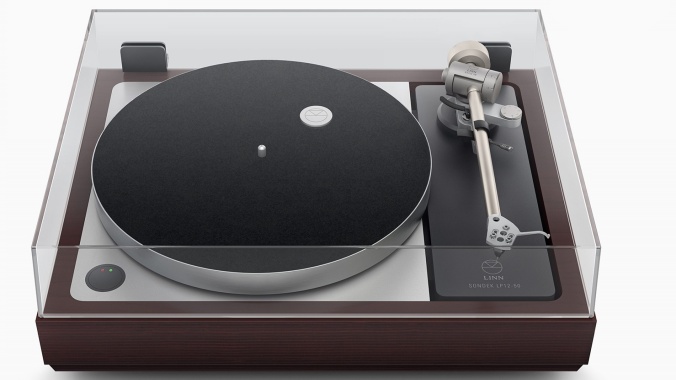 iPod Designer Jony Ive’s First Post-Apple Hardware Product Is This $60,000 Turntable