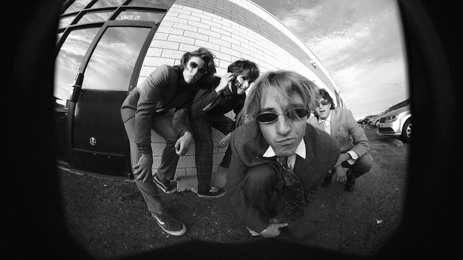Foxtide Release “Hold On”