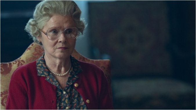 The Crown Has Inexplicably Made Queen Elizabeth a Supporting Character In Her Own Story