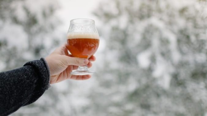 Mountain Drinks: How to Brew + Ski, Board + Booze & Wine Your Way Down the Slopes This Après-Ski Season
