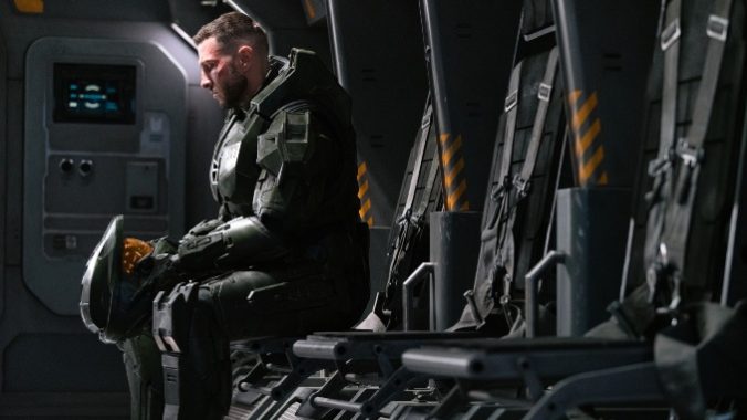 In Defense of Master Chief Constantly Taking Off His Helmet in Paramount+’s Halo