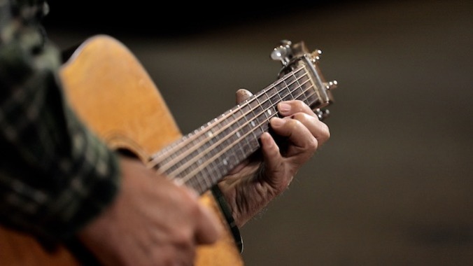 Watch Legendary Luthier Wayne Henderson’s Paste Session From MerleFest