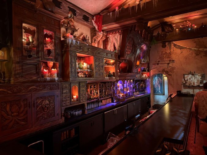 Disney World bars Beak and Barrel