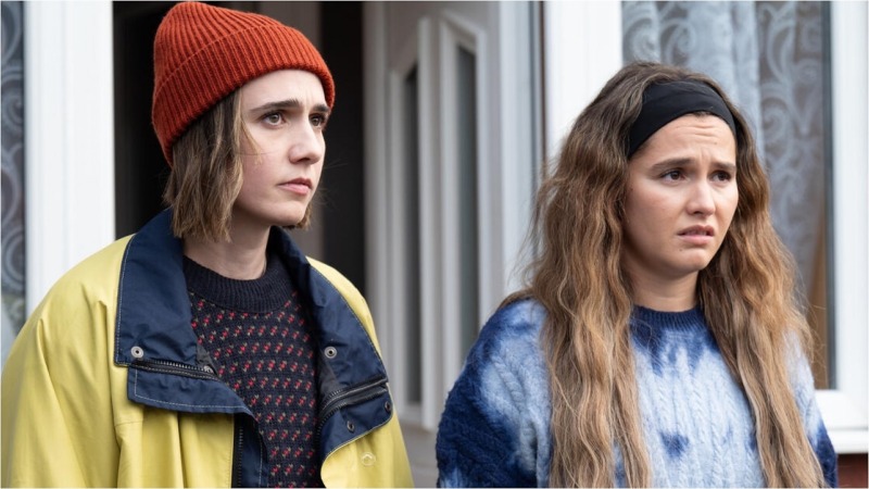 Such Brave Girls Stars Take Burning Questions In the Bath