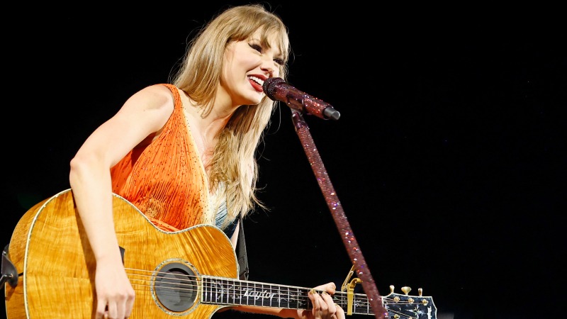 Taylor Swift Announces New Album, The Life of a Showgirl