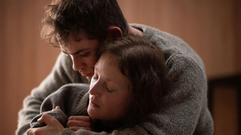 Went Up the Hill Is an Emotionally Powerful but Ponderous Queer Ghost Story