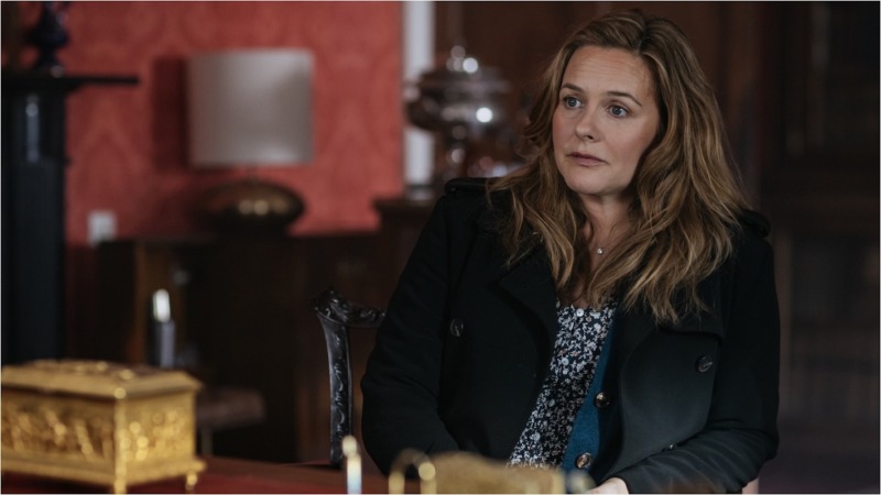 Alicia Silverstone Breaks Down the Emotional Mysteries of Her New Acorn TV Series Irish Blood