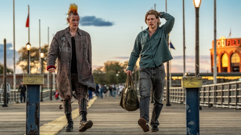 Caught Stealing Is an Entertaining Late August Trifle from Darren Aronofsky