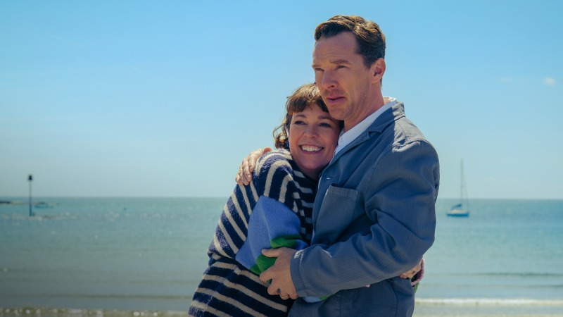 Benedict Cumberbatch and Olivia Colman Trade Barbs in The Roses, But its Thorns Aren’t Sharp Enough