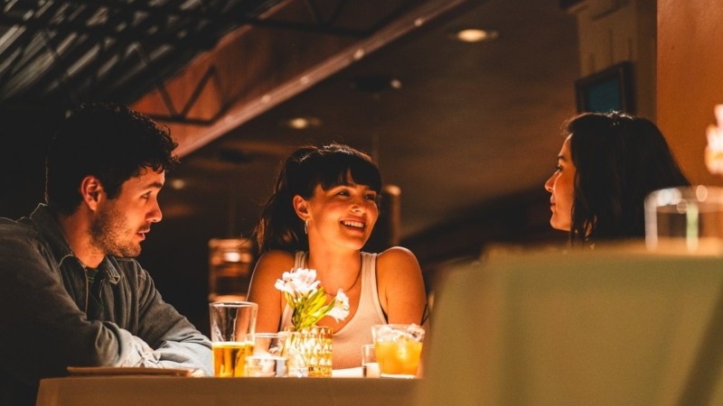 Zoey Deutch and Ruby Cruz Make Up Two-Thirds of a Good Rom-Com in The Threesome