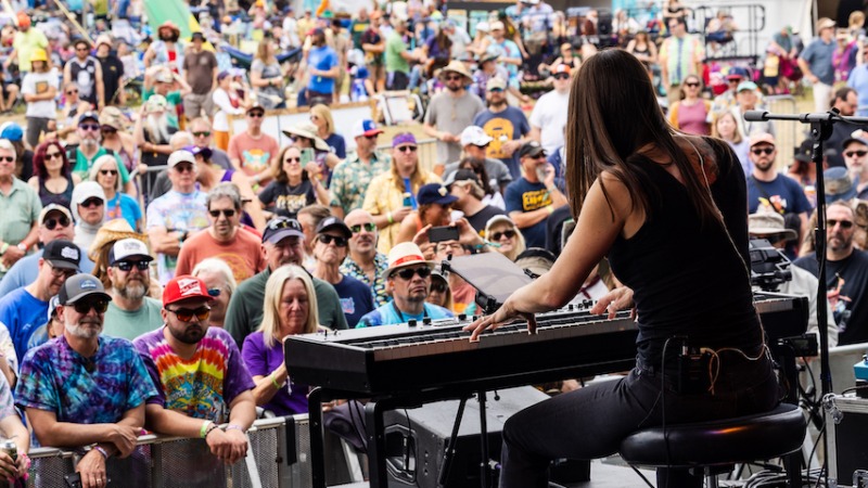 Watch Holly Bowling’s Paste Session at Northlands Music Festival
