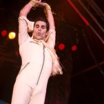 A year after fighting them, Perry Farrell apologizes to his Jane’s Addiction bandmates